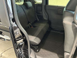 後部座席も大きく乗り降りしやすく、長時間の運転でも快適に過ごすことができます!