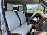 使用感の少ないきれいな運転席シートです!