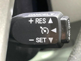 【クルーズコントロール】高速道路もラクラク走行。アクセルを離しても一定速度で走行ができ、長距離運転時の負担を軽減!加速・減速も簡単なスイッチ操作で調整できます。