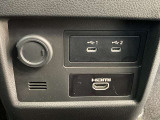USBポート付きで携帯の充電に便利。