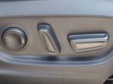 パワーシート搭載。微妙な調整が手軽にでき、最適なポジションで運転することが可能です。