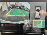 パノラミックビューモニター付きです。車両を上から見たような映像をディスプレイオーディオ画面に表示。運転席からの目視だけでは見にくい、車両周辺の状況をリアルタイムでしっかり確認できます。