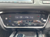 【エアコン】『エアコン装備』の画像になります。暑い夏でも寒い冬でも、車内に快適な空気を届けるので、いつでも快適な車内空間を創り上げます!