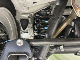 お車を安心してお乗りいただく為には、足回りの定期点検が欠かせません。サービスサポート(有償保証)では無料点検もご提供しており、安心のカーライフをお過ごしいただけるサポート体制が整っています。