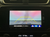 【バックカメラ】運転が苦手な方も車庫入れラクラクです!ギアをリバースに入れれば自動的に切り換わりますので、面倒な操作は不要です♪狭い駐車場もお車を傷つけず安心ですね!