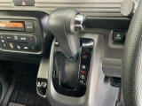 オートマチックシフトレバーは、手になじみ操作しやすい形状で安全運転にもつながります♪