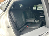 メルセデス・ベンツの定める厳しい基準をクリアしたお車のみをご案内させて頂きます。納車前整備はメーカー規定に基づき当店3Fの指定工場で入念に行なわれます。熟練のメカニックがお客様のお車を整備致します。