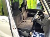 運転席シート廻りは使用感も少なく、良好な状態となっています。丁寧に使われていたことがよくわかりますね。