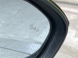 【ブラインドスポットモニター】走行中、ドアミラーの死角になりやすい箇所に後続車が接近するとサイドミラーのレンズに警告を表示!ドライバーに注意喚起をしてくれます。