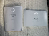 車両の取扱説明書、ナビゲーションの取扱説明書、車両の保証書、すべて揃っております。
