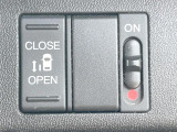 【パワースライドドア】スマートキーや運転席のスイッチでスライドドアの開閉が可能♪電動だから力を入れてドアを開ける必要が無く、小さいお子様でも、重い荷物を持っている時もラクに開け閉めできます♪