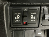 【両側パワースライドドア】両側がパワースライドドアになっており、運転席のスイッチやスマートキーでも開閉が可能です!開口部も広いので乗り降りも楽々♪