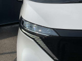 LEDライトは白色光で遠くまで明るく照らし、夜間の安全運転をサポートします