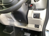 便利な電動スライドドア、横滑りを防ぐVSAなどのスイッチは、運転席の右側、手の届きやすい位置にあります。