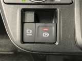 【電動パーキングブレーキ+オートブレーキホールド機能】 指先だけで簡単に操作が可能なパーキングブレーキ、スイッチを押すとブレーキペダルから足を離してもブレーキを保持できるオートブレーキホールド搭載。