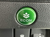 ECONスイッチ操作でエンジンやミッション、エアコンなどを総合的に制御、燃費をよくするようクルマが頑張ります。