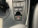 指先でパーキングブレーキの操作ができます。ブレーキホールドもついているので停止中に、ブレーキペダルから足を離しても停止状態を維持し続けてくれます。信号待ちなどの際に非常に便利です。