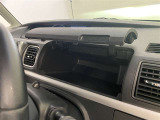 運転席まわりには、収納スペースがいっぱい!