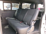 大人でも十分な後席空間です。近場はもちろん、長距離の移動でも楽ですね!