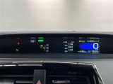 メーターが運転席から見やすいインパネ中央部に配置してるので走行中の視線移動が少なく快適です。