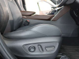 パワーシート搭載。微妙な調整が手軽にでき、ピッタリなポジションで運転することが可能です。