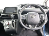 運転席から見たハンドルダッシュまわりになります。