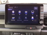 HondaCONNECT対応の便利なナビディスプレー。お持ちのスマートフォンと連携して、ナビやBluetoothでの音楽再生が可能です。デザインはもちろん、操作性も良好です。