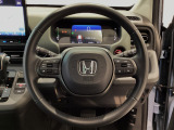 運転にかかわる様々な操作を安全に行えるように視点移動が少なく操作性に配慮されたスイッチ類が凝縮されたコクピットです。