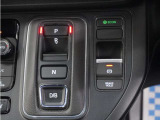 シフトはボタン操作となっており、直感的な操作性により、ドライバーの快適な運転を支援。P・N・Dは押す、Rは引くという人間の感覚にマッチした操作感です。