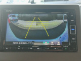 バック駐車が苦手な方や、初めてのお車で不安な方も安心。後方の映像をナビ画面に表示するため、周囲を確認しながらスムーズに駐車できます。