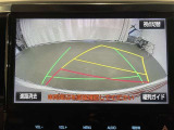 【バックモニター】駐車時に後方がリアルタイム映像で確認できます。大型商業施設や立体駐車場での駐車時や、夜間のバック時に大活躍?