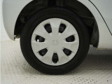 ◆純正ホイール装着車◆シンプルなデザインのホイールキャップ付きです。