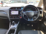 ドライバーの操作性・視認性に配慮した運転席。