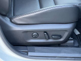 運転席はパワーシートになります!