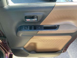 パワーウィンドウ装備です。運転席はオートになっているので、ワンタッチ開閉することが出来ます。