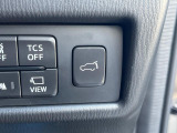 【パワーバックドア】スマートキーや運転席のボタンを押すだけでリアゲートが自動で開閉します!荷物を持っている時や、高い位置にあるバックドアを閉める際に便利な機能です♪