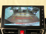 【バックカメラ】 駐車時に車両後方の様子を見ることができるので、運転の不安を軽くします。