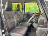 運転席シート廻りは使用感も少なく、良好な状態となっています。前オーナー様が丁寧に使っていたことがよくわかりますね。