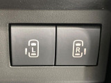 【両側パワースライドドア】スマートキーや運転席のスイッチで後席両側スライドドアの開閉が可能♪電動だから力を入れてドアを開ける必要が無く、小さなお子様でも簡単に開け閉めでき快適です♪
