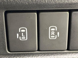 【両側パワースライドドア】スマートキーや運転席のスイッチで後席両側スライドドアの開閉が可能♪電動だから力を入れてドアを開ける必要が無く、小さなお子様でも簡単に開け閉めでき快適です♪