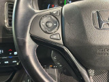 ステアリングにオーディオ操作スイッチが付いています。オーディオ画面に直接タッチしなくても操作が出来ますので、運転に集中できます。
