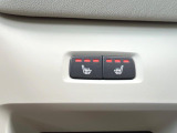 【リア・シートヒーター】寒い日に重宝するシートヒーターが後席にも装備。後席シートでもリビングルームのような快適さを実現しています。こんなところにもボルボのクルマ作りにおけるこだわりが感じられます。