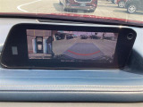 フロントの映像を広角にしました。車庫の中の車両も確認できます。