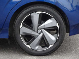 【タイヤ】 【純正17インチアルミホイール】《205/50R17》専用のアルミなのでお車のイメージぴったりですね!