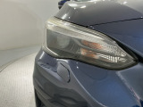 LEDヘッドライトは、点灯の瞬間から最大光量を発揮し、突然暗くなるトンネルなどでの安定感を高めます。