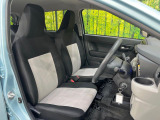 運転席シート廻りは使用感も少なく、良好な状態となっています。前オーナー様が丁寧に使っていたことがよくわかりますね。