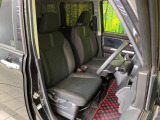 運転席シート廻りは使用感も少なく、良好な状態となっています。丁寧に使われていたことがよくわかりますね。