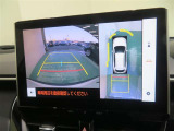 パノラミックビューモニター搭載。カメラで車両周囲の状況を映し出すため、狭い場所での駐車などに役立ちます。