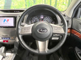 【純正革巻きステアリング】上質な革を使用することで、手にしっかり馴染みとても運転しやすいハンドルです♪