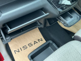 オシャレなセンターコンソール!小物入れや必需品の出し入れがとっても便利なんです。